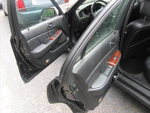 Acura RL 2001 photo 2