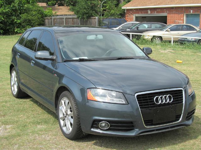 Audi A3 2011 photo 2