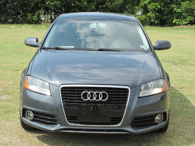 Audi A3 2011 photo 3