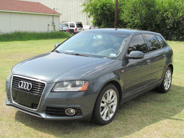 Audi A3 2011 photo 4