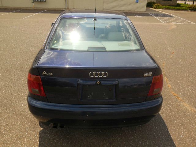 Audi A4 1997 photo 4