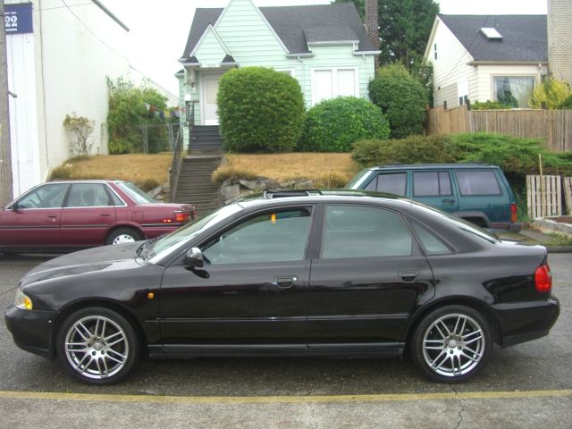 Audi A4 1998 photo 1