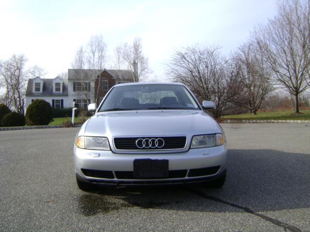 Audi A4 1998 photo 1