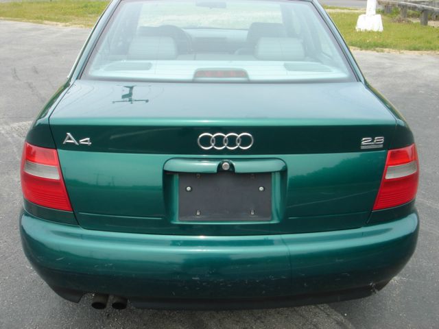 Audi A4 1998 photo 11