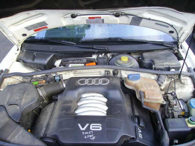 Audi A4 1998 photo 1