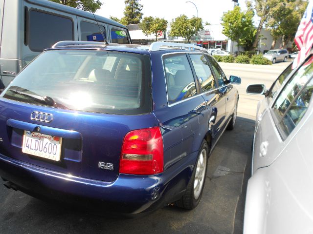 Audi A4 1999 photo 6