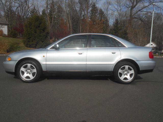 Audi A4 1999 photo 1