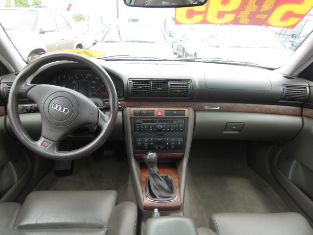 Audi A4 1999 photo 2