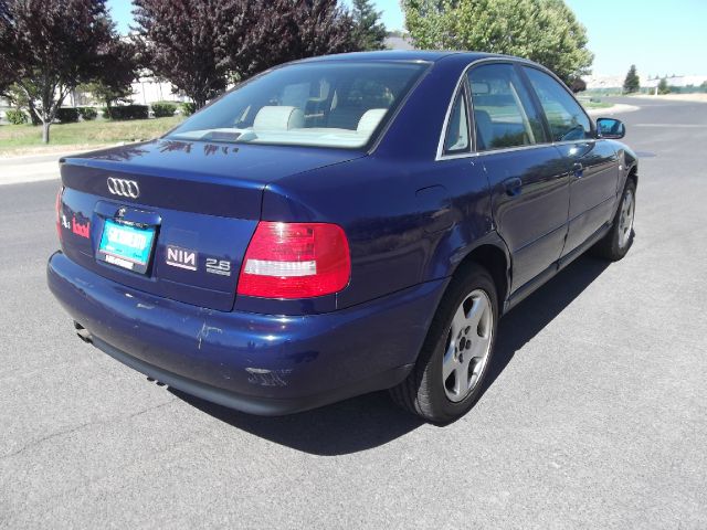 Audi A4 1999 photo 3