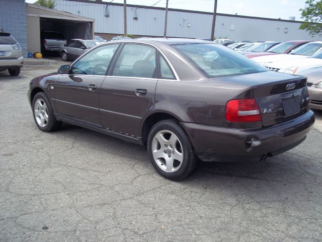 Audi A4 1999 photo 1