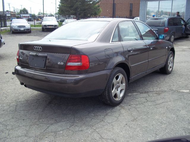 Audi A4 1999 photo 4