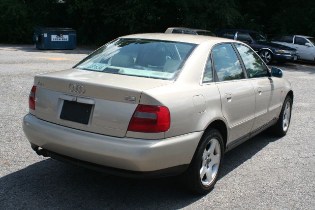 Audi A4 1999 photo 4