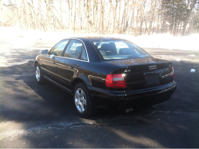 Audi A4 1999 photo 3