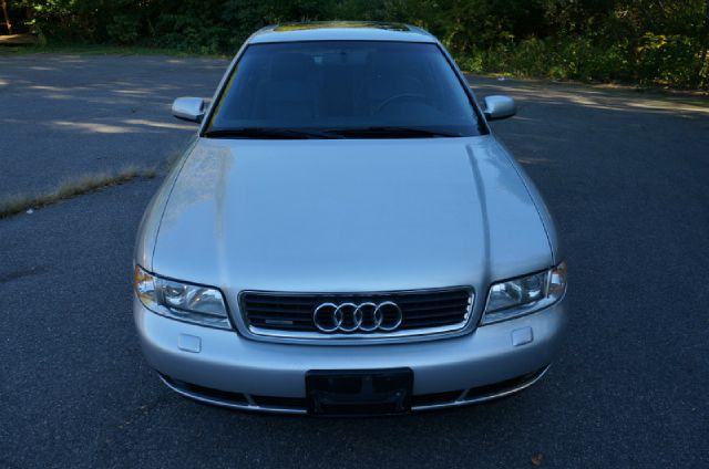 Audi A4 2000 photo 2