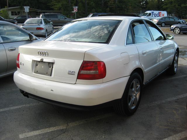 Audi A4 2000 photo 2