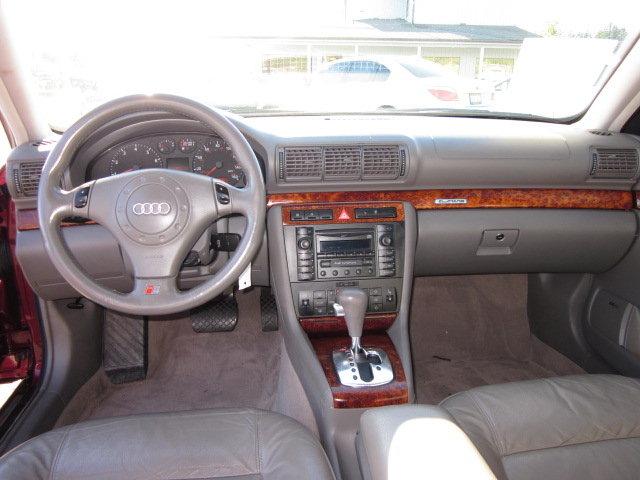 Audi A4 2000 photo 2