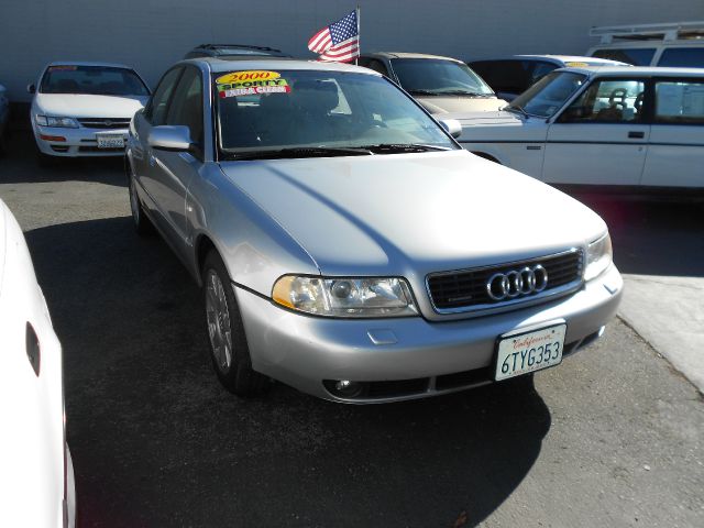 Audi A4 2000 photo 2