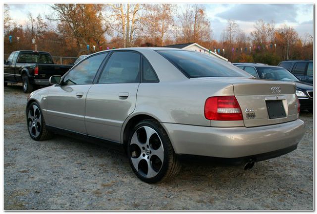 Audi A4 2000 photo 2