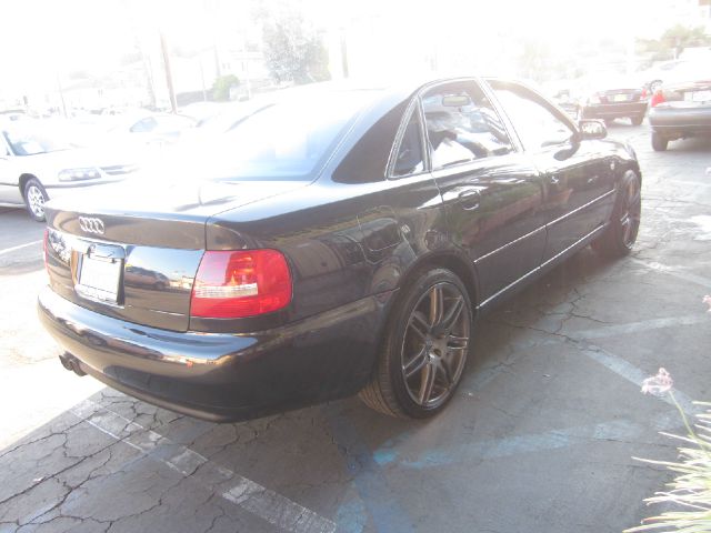 Audi A4 2000 photo 2