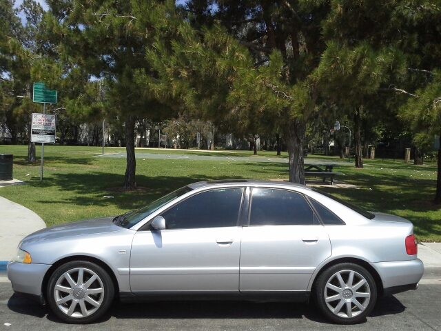 Audi A4 2001 photo 2