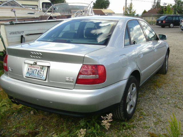 Audi A4 2001 photo 1