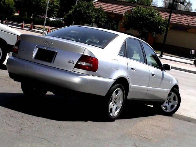 Audi A4 2001 photo 2