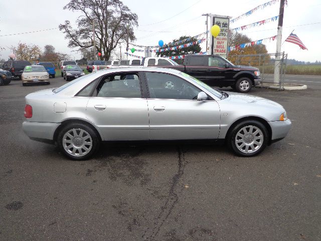 Audi A4 2001 photo 2