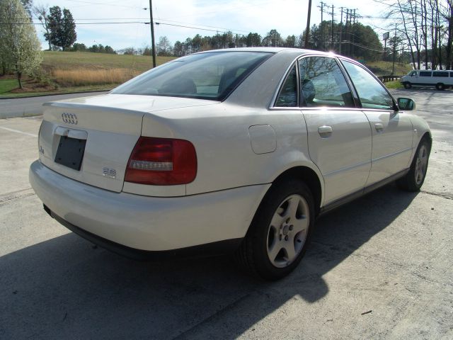 Audi A4 2001 photo 19