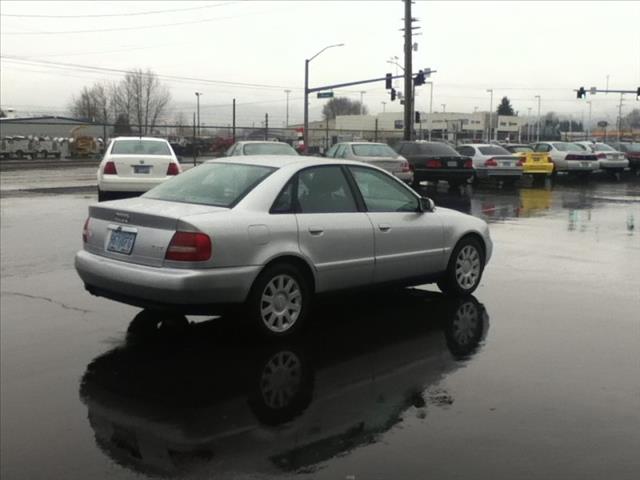 Audi A4 2001 photo 2