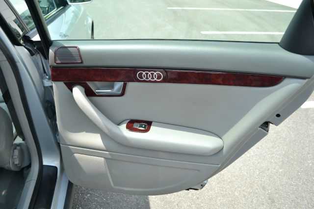 Audi A4 2003 photo 2