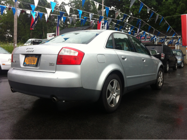 Audi A4 2003 photo 2