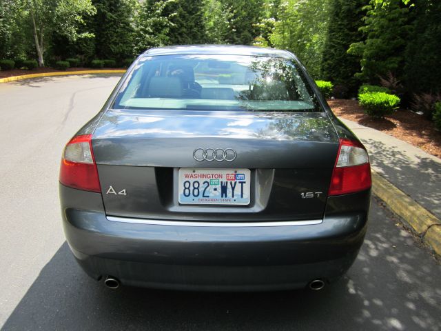 Audi A4 2003 photo 2