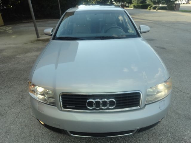 Audi A4 2003 photo 2