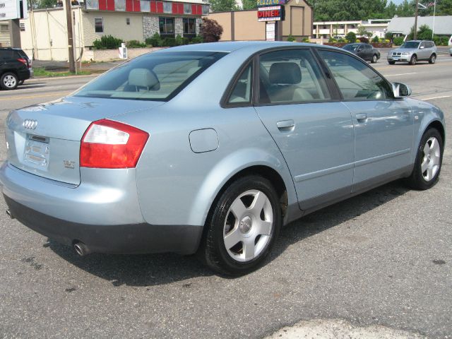 Audi A4 2003 photo 2