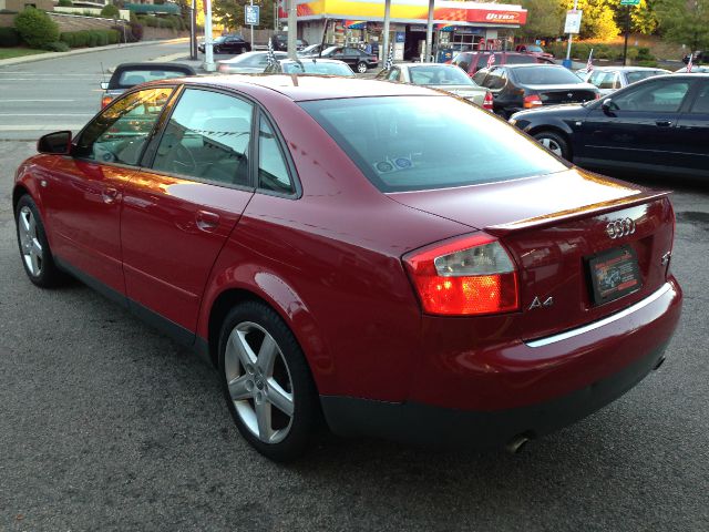 Audi A4 2003 photo 2