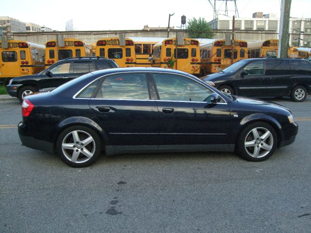 Audi A4 2003 photo 2