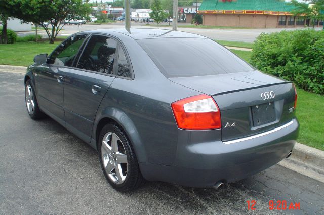 Audi A4 2003 photo 2