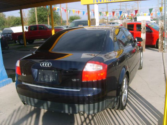 Audi A4 2003 photo 2