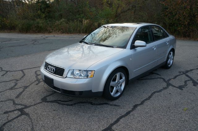 Audi A4 2003 photo 2