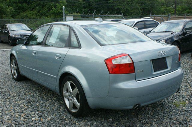 Audi A4 2003 photo 2