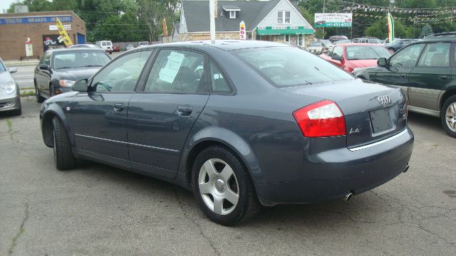 Audi A4 2003 photo 2