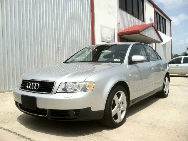 Audi A4 2003 photo 2