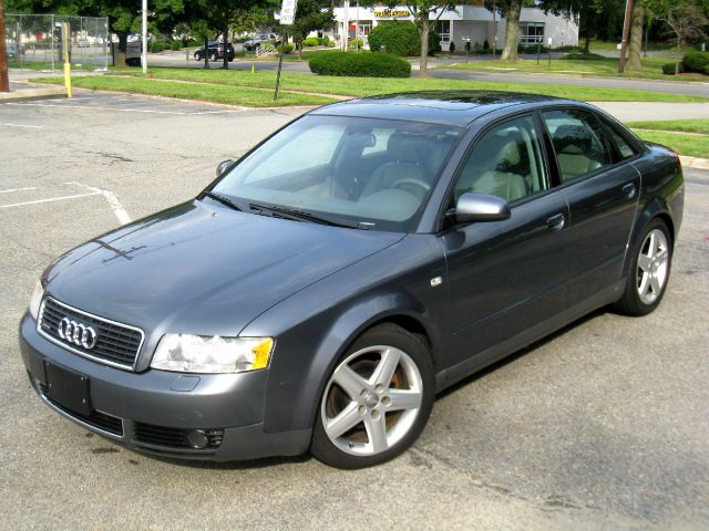 Audi A4 2003 photo 2