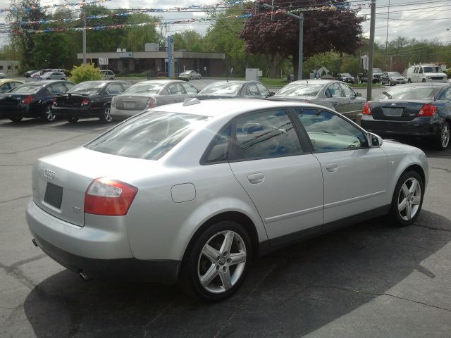 Audi A4 2004 photo 2