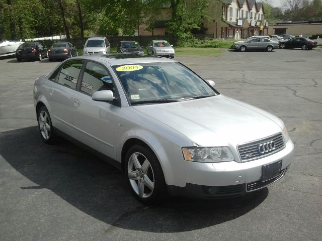 Audi A4 2004 photo 4