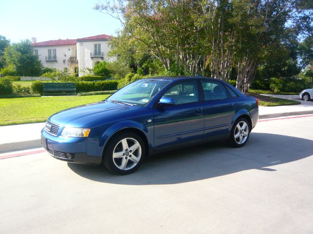 Audi A4 2004 photo 2