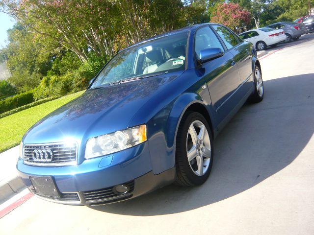 Audi A4 2004 photo 4