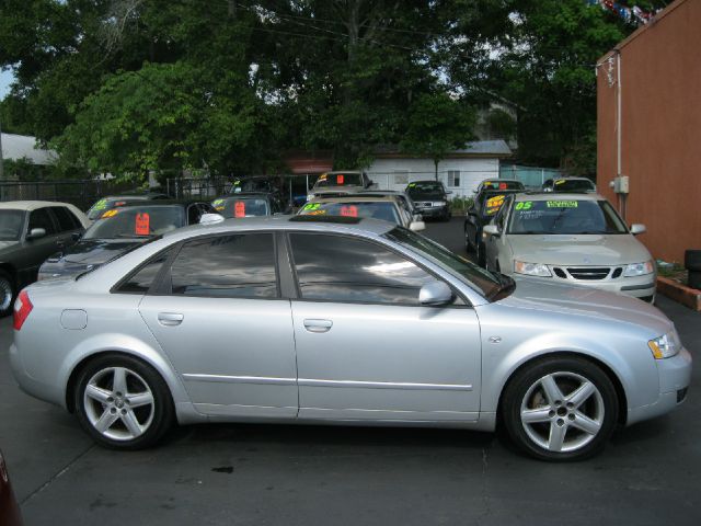 Audi A4 2004 photo 11