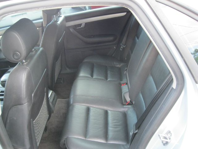 Audi A4 2004 photo 2