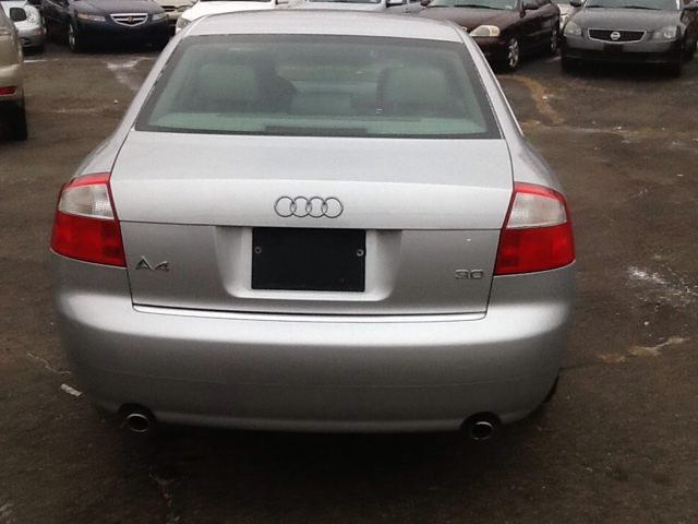 Audi A4 2004 photo 2